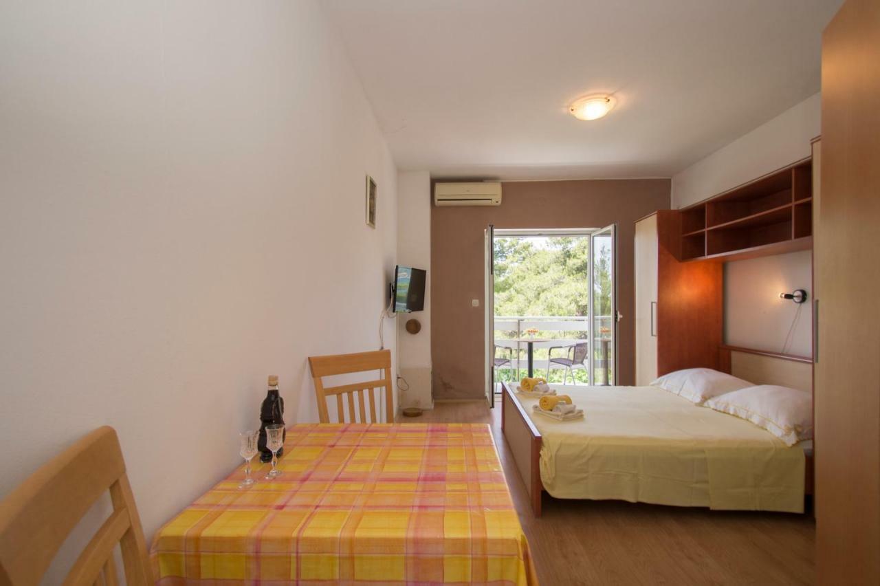 Vita Apartments Zrnovo Exterior photo